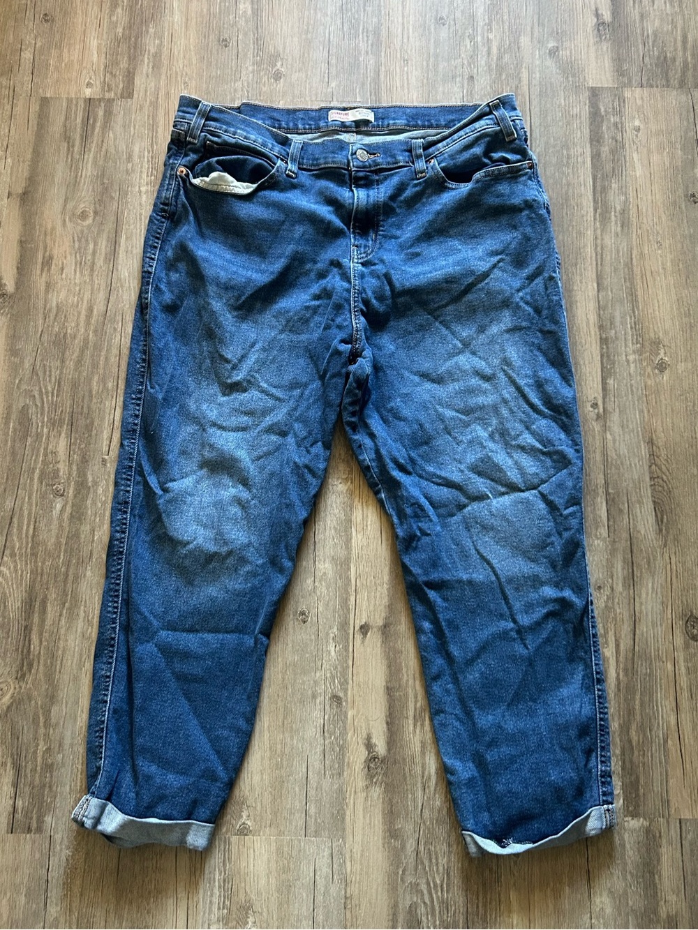 Womens- Levi Strauss Relaxed Fit Blue Jeans